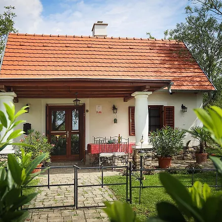 Kali Borhaz - Nyaralohazak Semesterbostad *